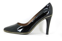 Pointy black patent pumps in small sizes